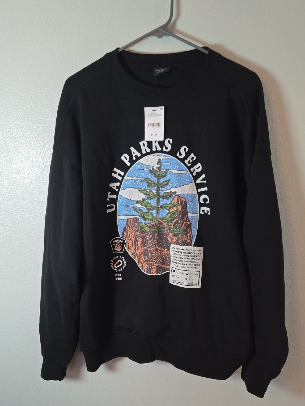 Cotton On | NWT Black Graphic "Utah Parks" Sweatshirt Size Large